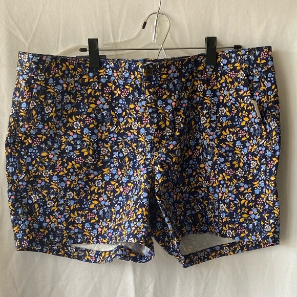GAP Pants - NWT Gap city shorts